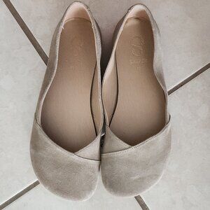 NIB Shapen Peony beige suede ballet flats 39 wide
